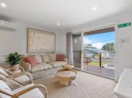 Relaxed 2 Bed Coastal Stay Near the Lake