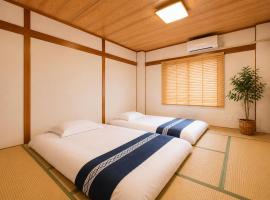 Large Traditional Japanese House Near Osaka Castle 4BR 2 Baths Sleeps 10, Hotel in Osaka