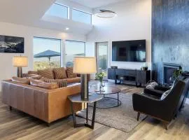 Hilltop House with Panoramic Views