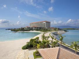 Hyatt Regency Seragaki Island Okinawa, hotel em Onna