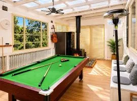 5 Mins Walk to Katoomba Station, Pool Table, Firepit, King Bed, Fireplace, Table Tennis