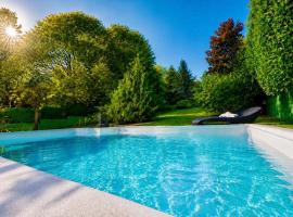 Belgrade - Private Pool Villa & Estate - Exclusive Use - Full Privacy - Garden & BBQ - One Group Only, hotel sa Beograd