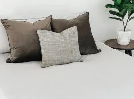 Private ROOM 20mins from the airport and 5mins from the trainstation