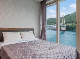 Yeosu Janggun Island Pension