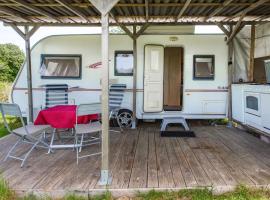 Caravane sur camping de Bramefort, hotelli kohteessa Champsac