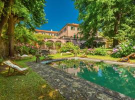 Historic Villa With Natural Pool In Pontremoli, hotel a Pontremoli