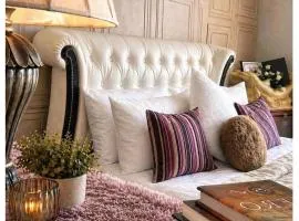 The Belford Hideaway - Large King Bedroom With Luxury Ensuite Free Parking & WiFi