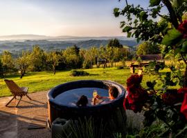 Apartma Hiša na Ravnah with hot tub、Pišeceのホテル