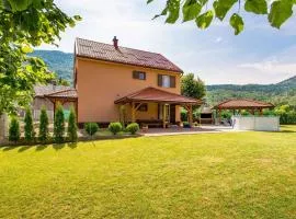3 Bedroom Beautiful Home In Jasenak