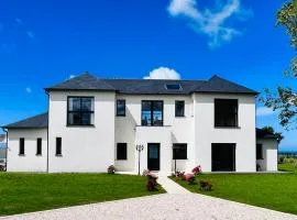 Wellness Villa With Sea View In Brittany