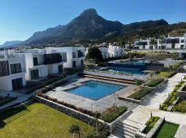 One bedroom with sea views and pool at your door