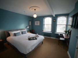 The Alma Taverns Boutique Suites - Room 1 - Hopewell, Hotel in Bristol