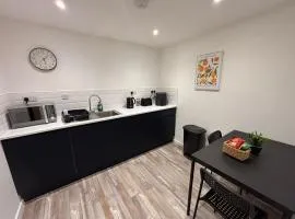 New 2 Bed City Centre Flat - Free Onsite Parking