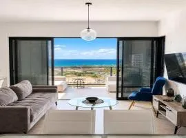 Elegant Tower Apt l Sea View & Parking l Mamad
