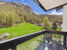 Cozy single suite with mountain view, hotel i Saas-Almagell