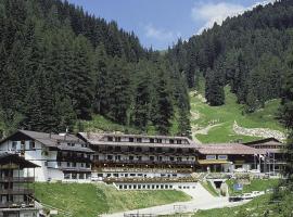 Sport Hotel Pampeago, hotel cerca de Residenza - Passo Feudo Quad Ski Lift, Tesero