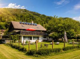 Rooms Malina I Peaceful Stay Near Bled & Mountain Views, hotel a Blejska Dobrava