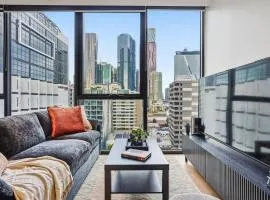 Modern CBD-Edge 2BR Apartment with City Views, Pool, Gym & Sauna in West Melbourne, Near Queen Victoria Market & Marvel Stadium