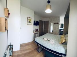 Chambre privée avec SDB et WC puy dufou A87, hotel a Mozé-sur-Louet