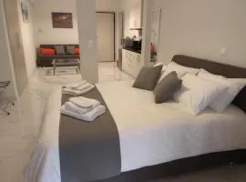 V17 Syntagma Studio