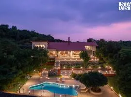 StayVista at Villa Rouge with Pool & Lawn