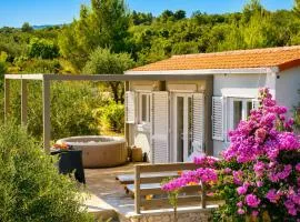 Olive Garden Home with Hot Tub