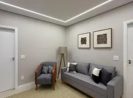Apto recem reformado muito bem localizado