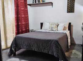 Apartamento vista al jardín, cocina externa: Heredia şehrinde bir otel
