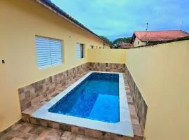 Casa térrea completa com piscina, 5min da praia à pé
