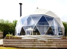 Geodome with private bathroom & hot tub