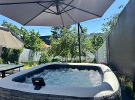 HH Lakes Tuzla - city center, free parking!, hotel a Tuzla
