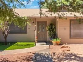 3BR Cozy Retreat Firepit Hot Tub BBQ & Patio