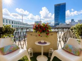 Bright Central 2BR Business & City Stay - Nivy - Balcony - Fast WiFi, hotel i Nivy