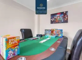TOWNHOUSE with POKER TABLE - Invoice and REDUCED PRICES only via SUNRISE SHORT LETS DUNDEE, Spacious Rooms with TVs, Central, by SUNRISE LONG LETS and SERVICED ACCOMMODATION DUNDEE