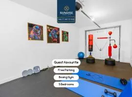 Friary Townhouse - 5 Double Bedrooms, 4 Bathrooms, GYM, GAMES, GARDEN, Fully Equipped, Free Parking, Central Location, Contractors Favourite by SUNRISE LONG LETS and SERVICED ACCOMMODATION DUNDEE