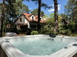 Golden Villas Luxury Garden Retreat - Jacuzzi & Sauna