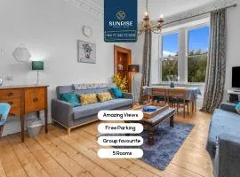 DUPLEX - 5 Bed Rooms, Amazing Views, Fully Equipped, Free Parking, WiFi, FAVOURITE for Groups & Businesses, Food, Bars, Shops, Library, River Views, by SUNRISE LONG LETS and SERVICED ACCOMMODATION DUNDEE