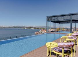 Upon Harbor - Seixal Bay Hotel, hotel en Seixal