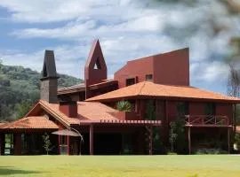 Quinta Abadía, Entire Mansion in la Primavera near Estadio Akron