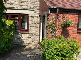 3 bed house in Winterbourne Abbas