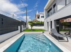 Poolside oasis by Caparica beach