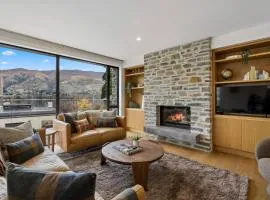 Lakeside Bliss Luxury 3 Bedroom Apartment