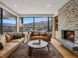 Lakeside Bliss Luxury 3 Bedroom Apartment