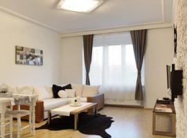 Apartment Argentinská 8, hotel in Praag