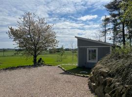 The Fäxaåsen cabin, hótel í Varberg