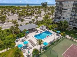Coastal Lakehouse Condo on Siesta Key Public Beach