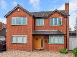 Stylish Family Retreat by Tettenhall Green - Pass the Keys