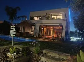 Villa lujosa con spa, piscina y sala de juegos PRIVADOS