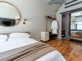 Sela V Hotel