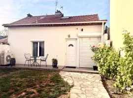 Cozy studio with terrace 5 min to Metro Line 14